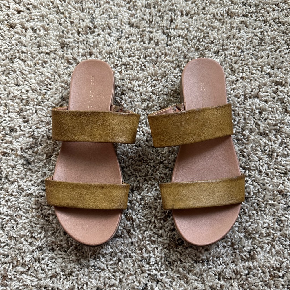 Steve Madden Brown Faux Leather Flat Platform Sandals Women’s Size 6.5